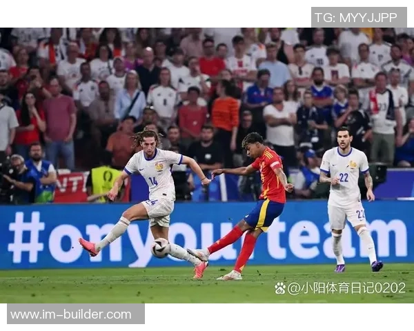 44岁足球球星依然驰骋绿茵场展现惊人状态刷新职业生涯新高度 44岁足球球星依然驰骋绿茵场展现惊人状态刷新职业生涯新高度